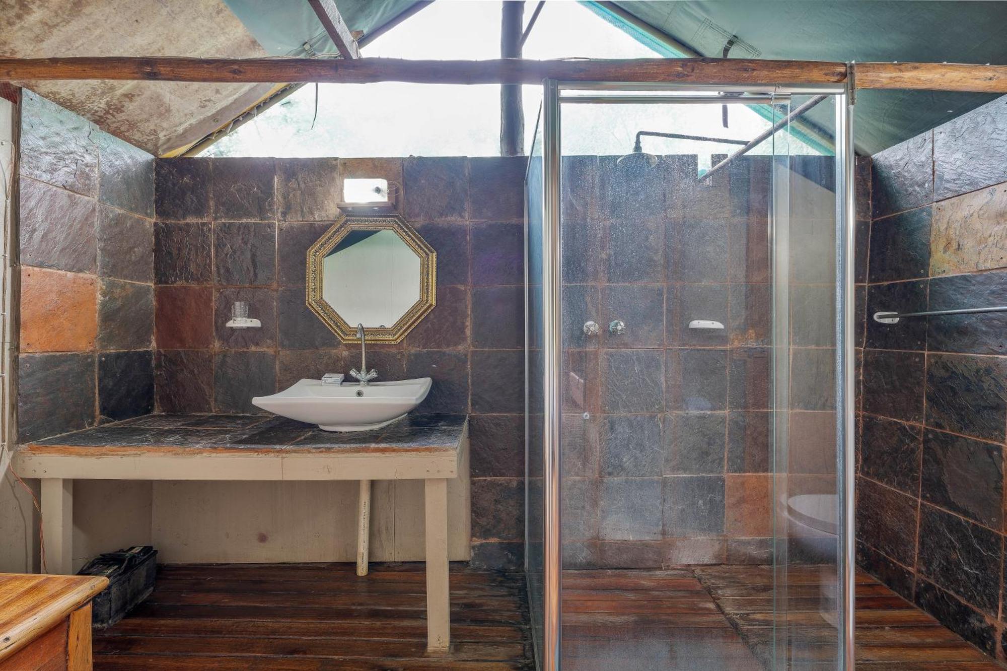 Luxe tent Ndzhaka Tented Camp wildreservaat Manyeleti